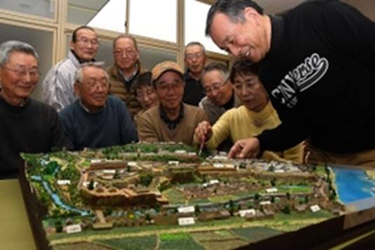 模型製作の大詰めを迎えた現場＝まなびの郷みずほ